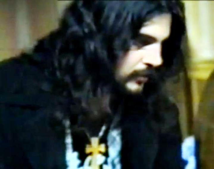 Catalin Teodoreanu, basistul trupei Survolaj, in aprilie 1992 la Ecopop.